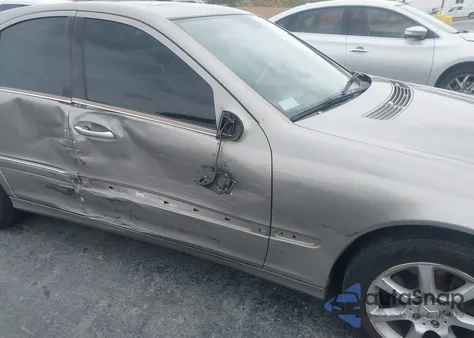 2007 Mercedes-Benz C 280 Luxury 4Matic z USA, uszkodzony, nr VIN WDBRF92H37F881988